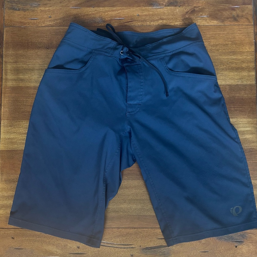 Pearl Izumi Men's Mountain Bike Athletic Shorts - with pad - Navy Blue